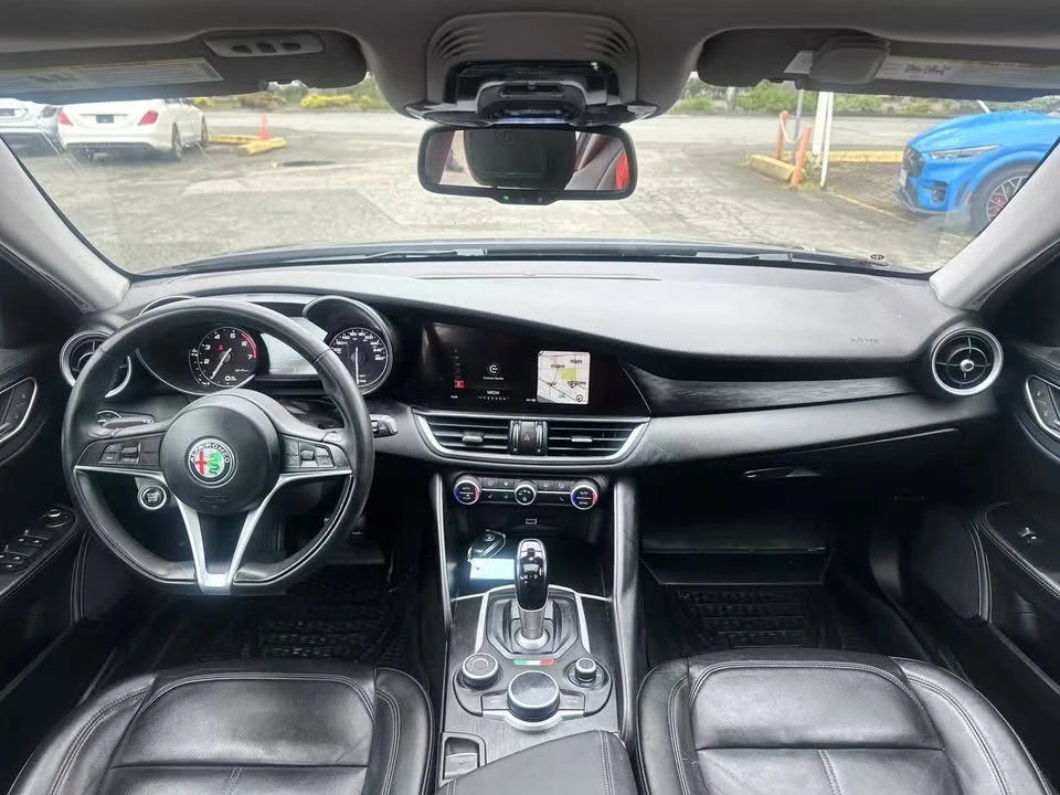 2017 Alfa Romeo Giulia - Image 13 of 19
