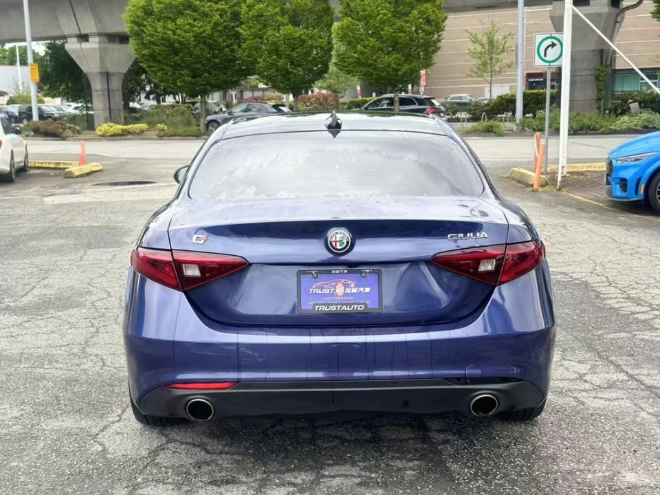 2017 Alfa Romeo Giulia - Image 5 of 19