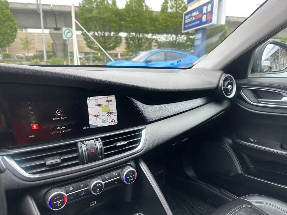 2017 Alfa Romeo Giulia - Image 18 of 19