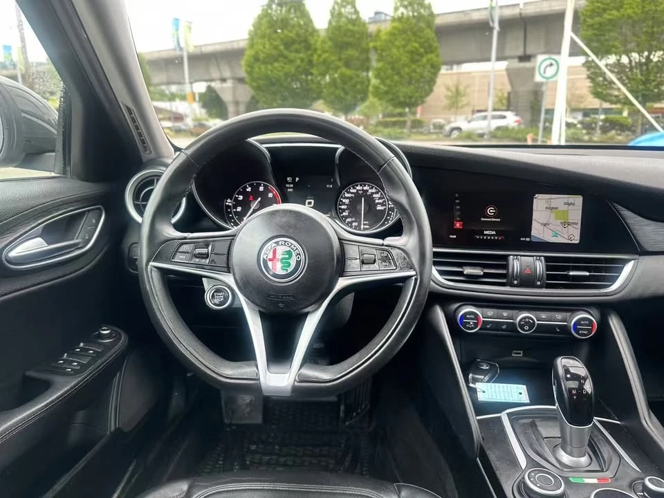 2017 Alfa Romeo Giulia - Image 14 of 19