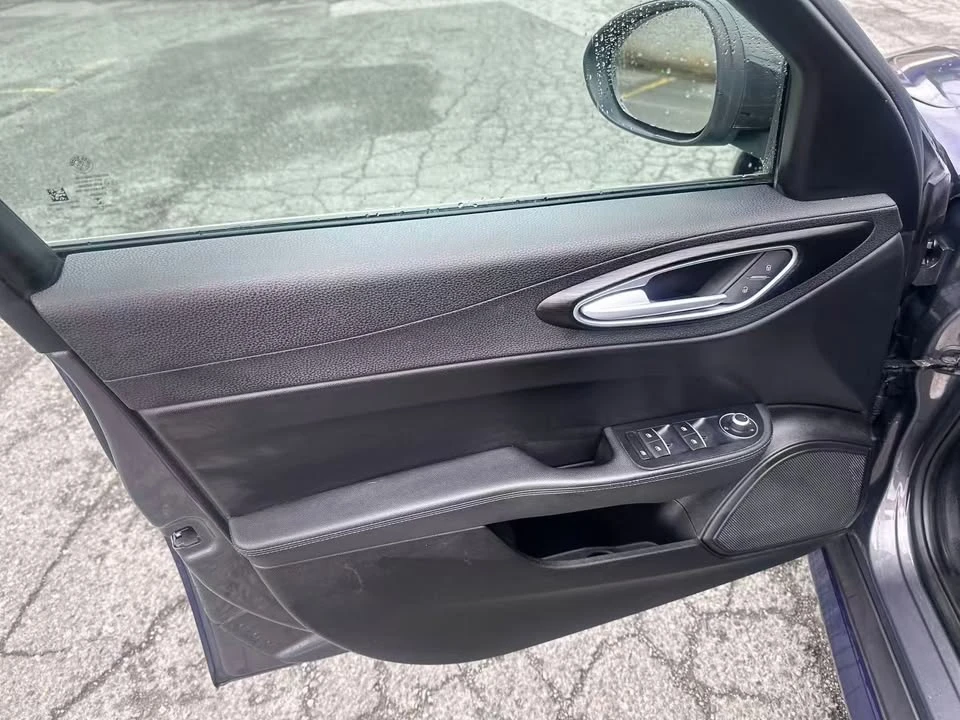 2017 Alfa Romeo Giulia - Image 10 of 20
