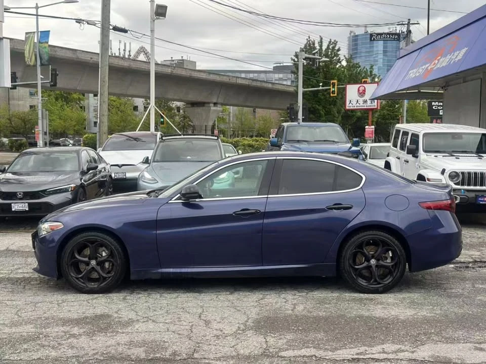2017 Alfa Romeo Giulia - Image 8 of 20