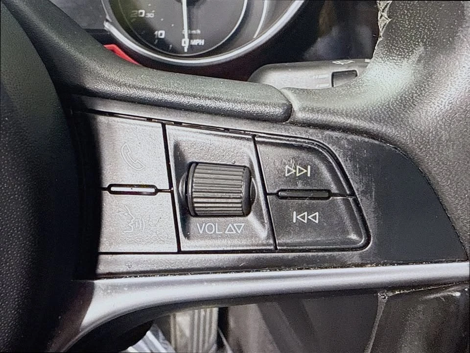 2017 Alfa Romeo Giulia - Image 11 of 20