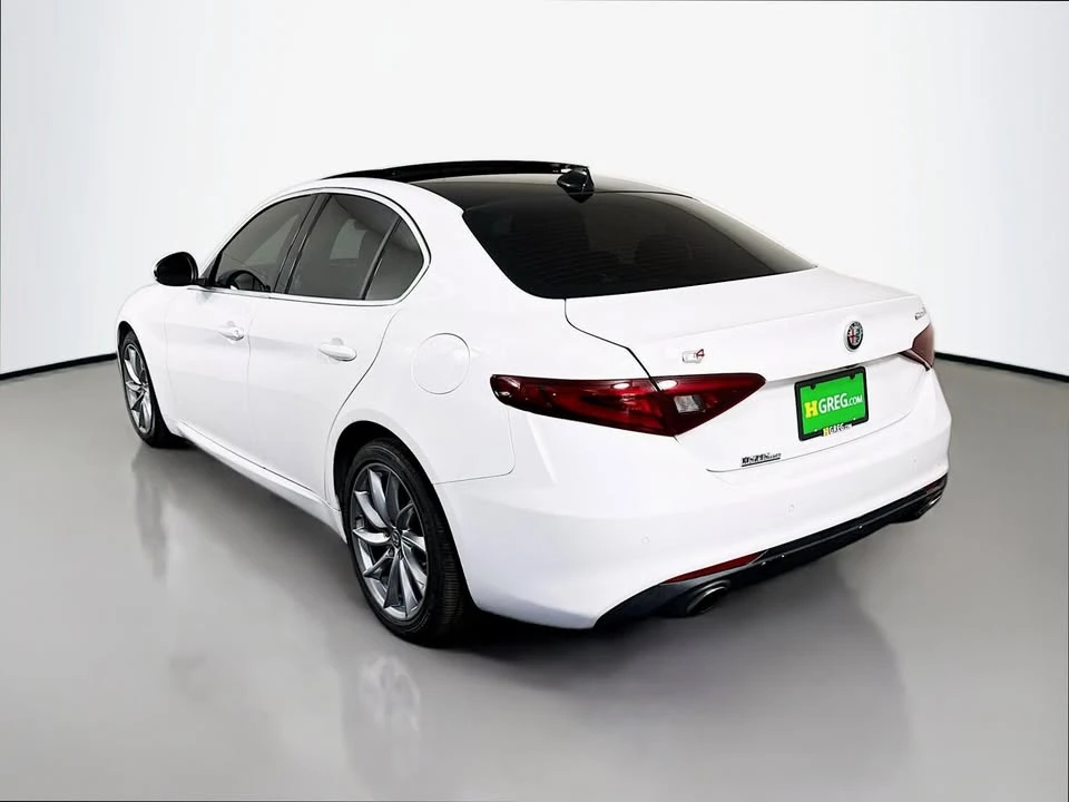 2017 Alfa Romeo Giulia - Image 5 of 20
