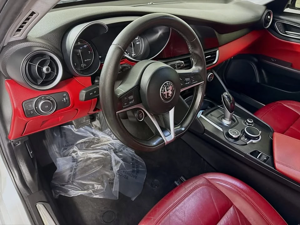 2017 Alfa Romeo Giulia - Image 19 of 20