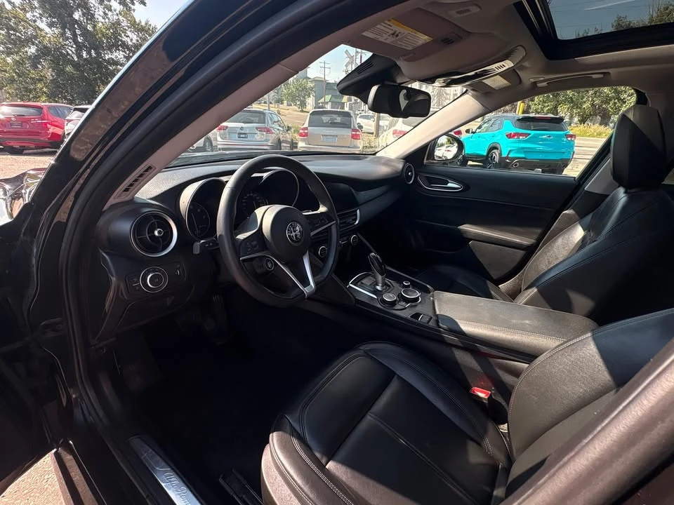 2017 Alfa Romeo Giulia - Image 11 of 19