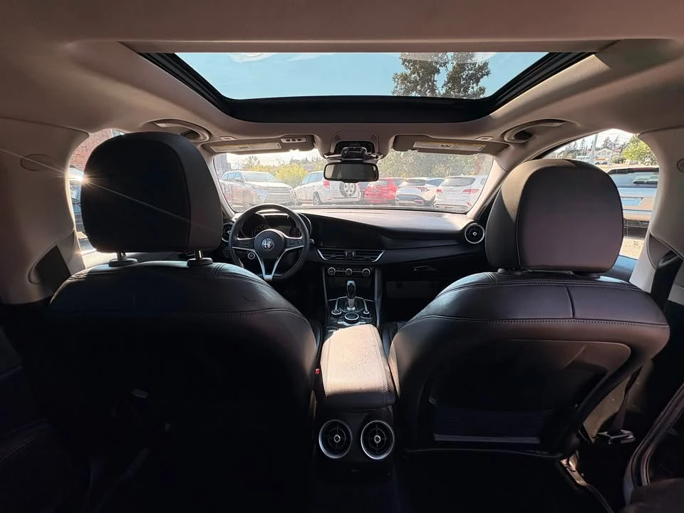 2017 Alfa Romeo Giulia - Image 9 of 19