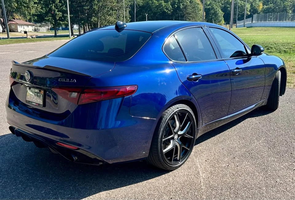 2017 Alfa Romeo Giulia - Image 5 of 11