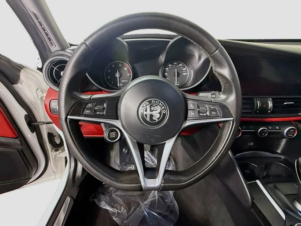 2017 Alfa Romeo Giulia - Image 9 of 20