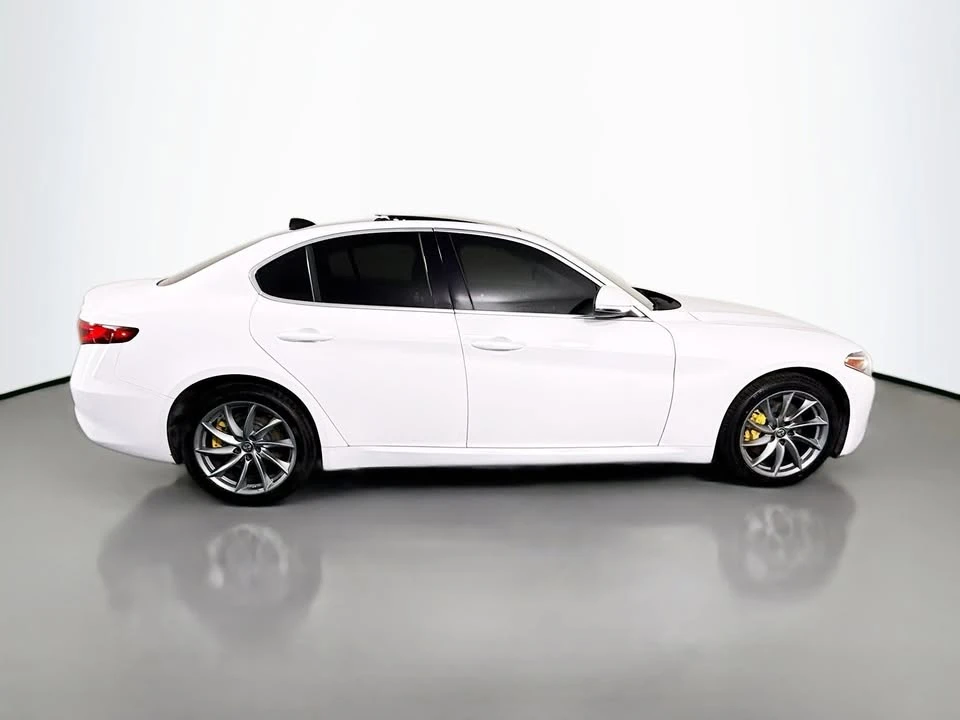 2017 Alfa Romeo Giulia - Image 8 of 20