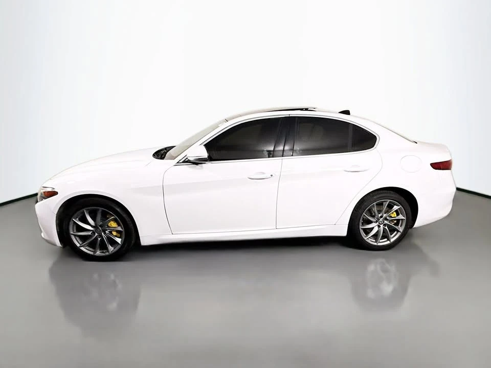 2017 Alfa Romeo Giulia - Image 4 of 20