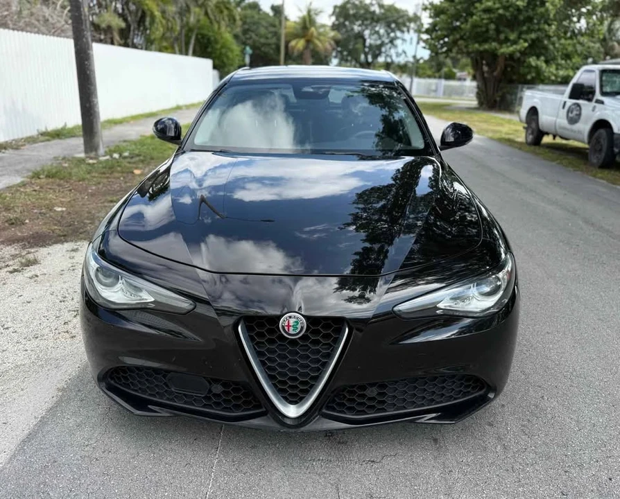 2017 Alfa Romeo Giulia - Image 8 of 14