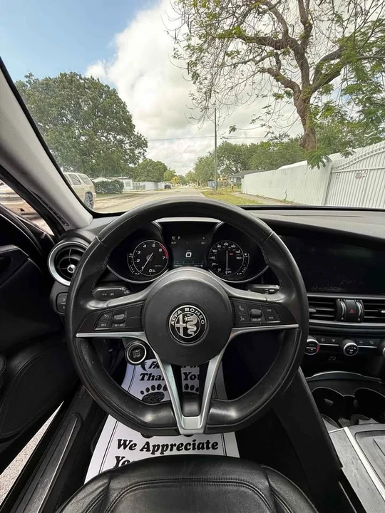 2017 Alfa Romeo Giulia - Image 4 of 14