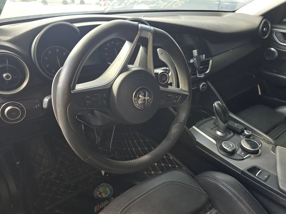 2017 Alfa Romeo Giulia - Image 9 of 13