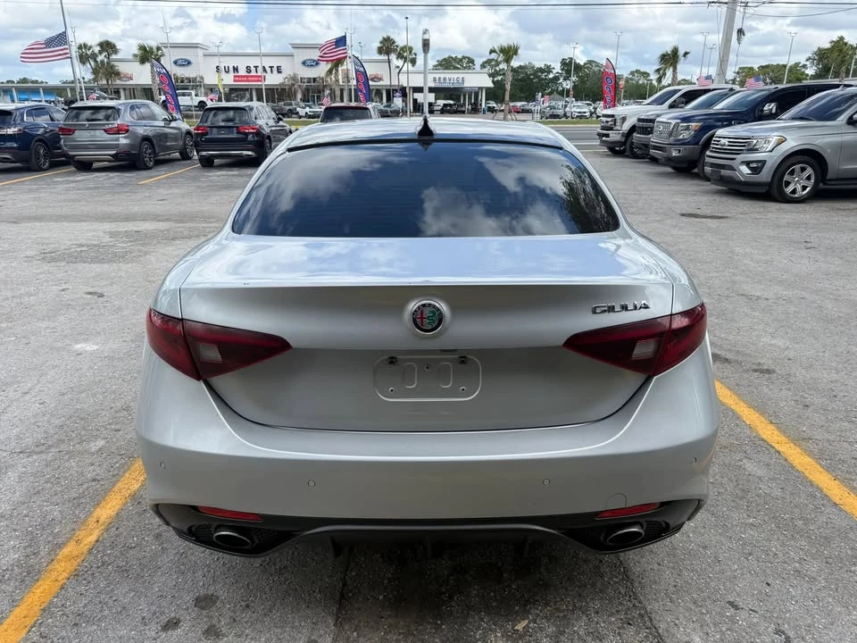 2017 Alfa Romeo Giulia - Image 4 of 10