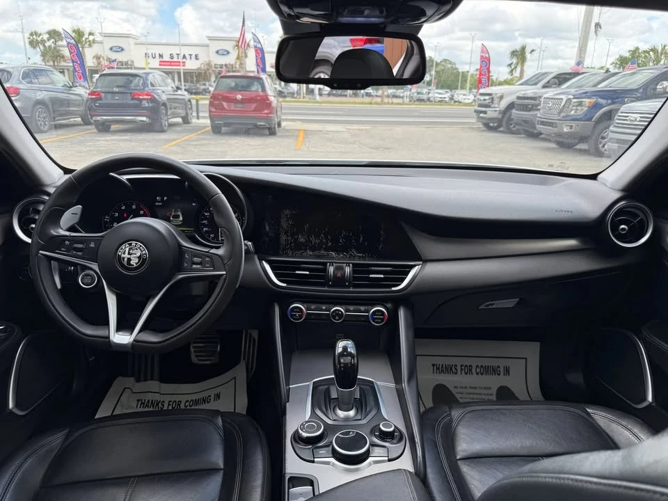 2017 Alfa Romeo Giulia - Image 9 of 10