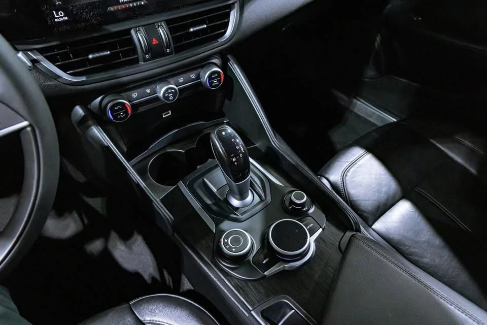2017 Alfa Romeo Giulia - Image 7 of 14