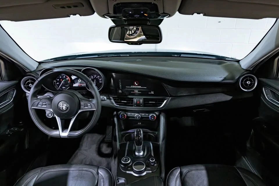 2017 Alfa Romeo Giulia - Image 14 of 14