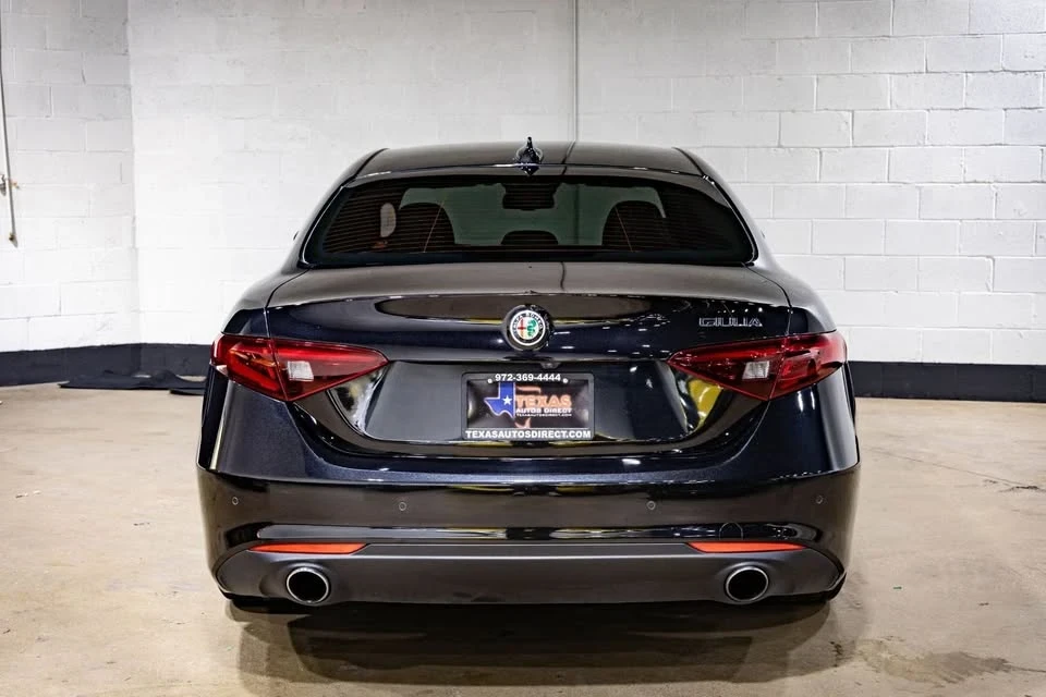 2017 Alfa Romeo Giulia - Image 5 of 14
