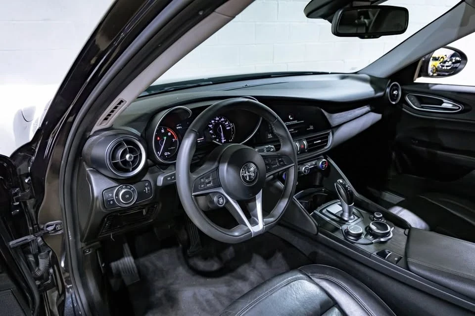 2017 Alfa Romeo Giulia - Image 8 of 14