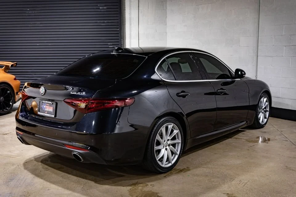 2017 Alfa Romeo Giulia - Image 6 of 14