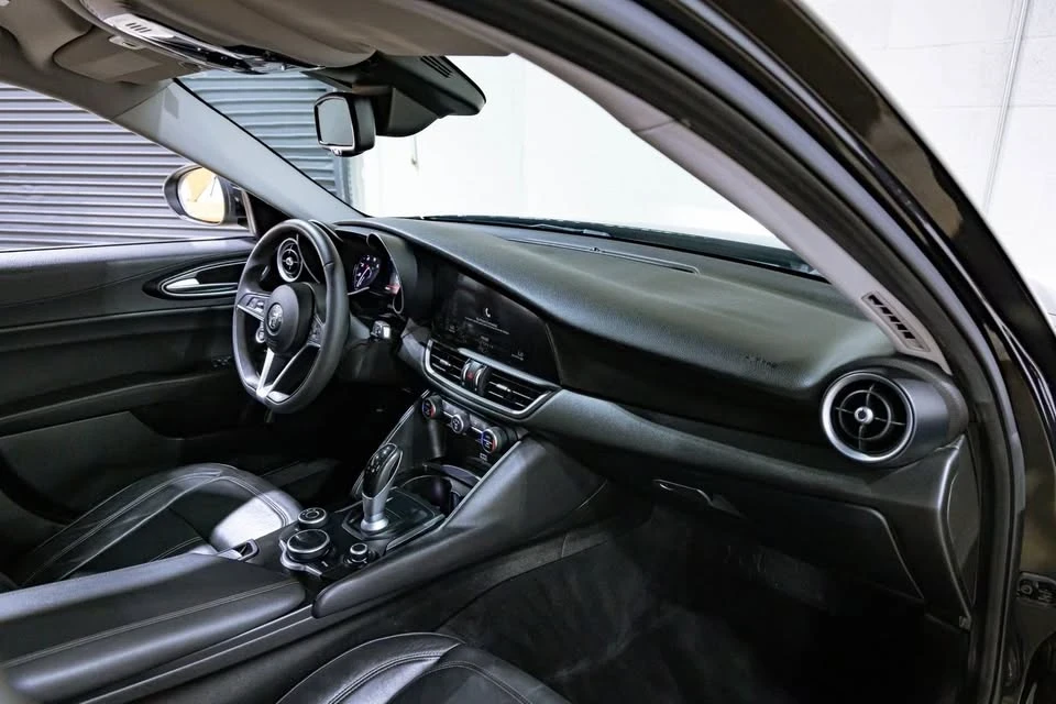 2017 Alfa Romeo Giulia - Image 11 of 14