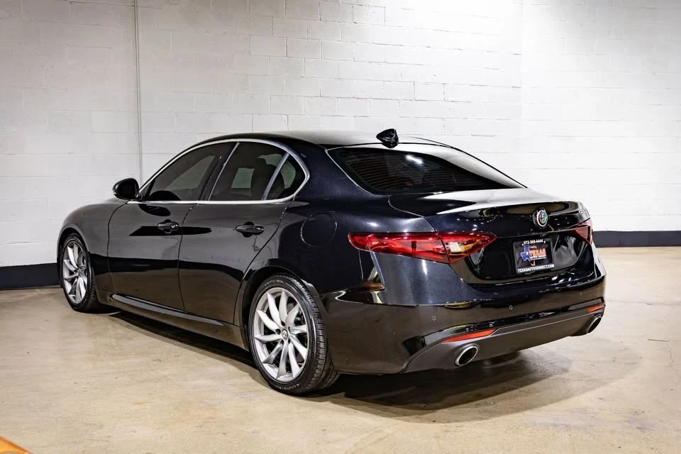 2017 Alfa Romeo Giulia - Image 4 of 14