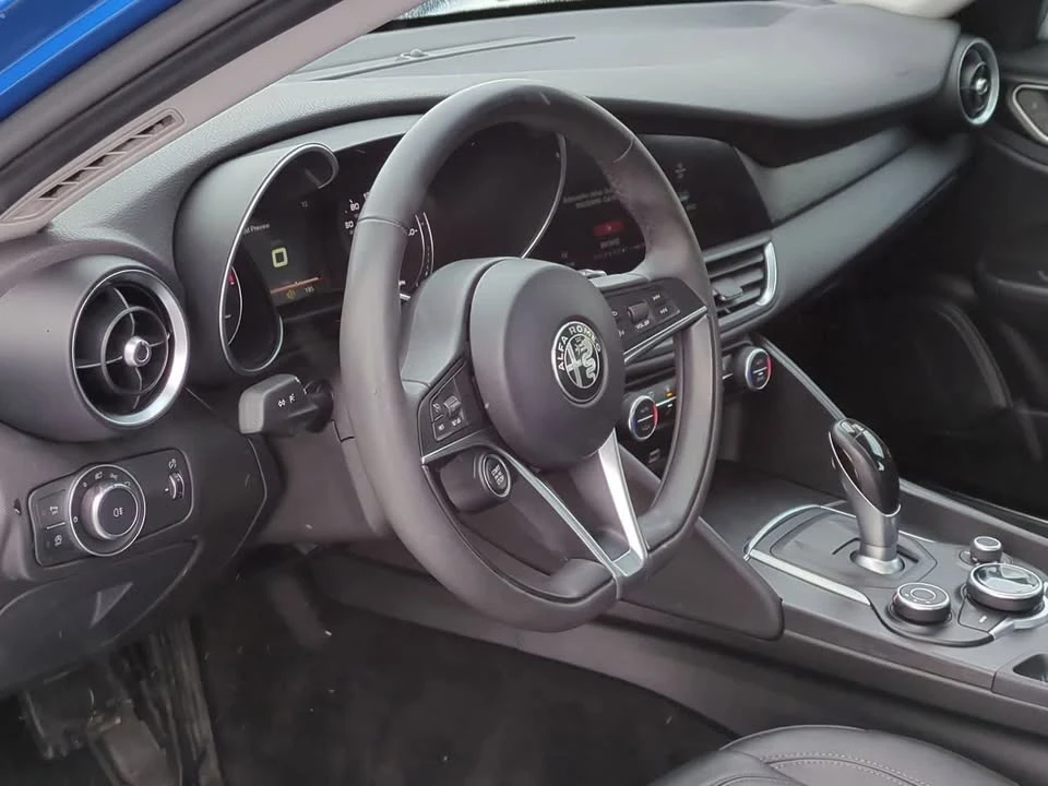 2017 Alfa Romeo Giulia - Image 9 of 20