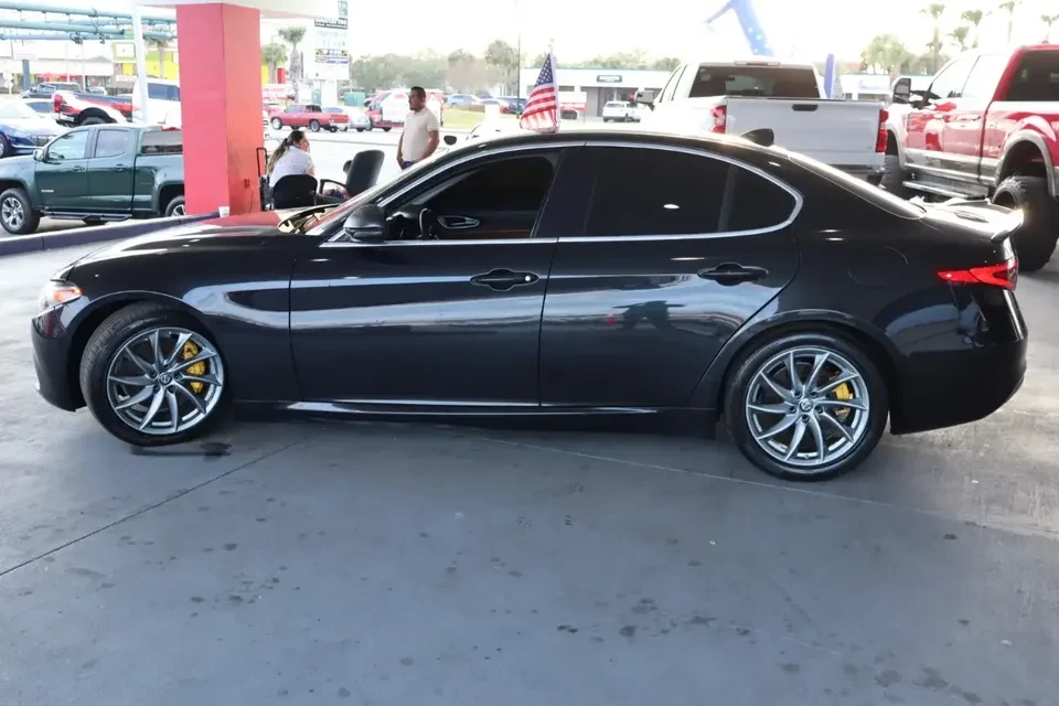 2017 Alfa Romeo Giulia - Image 4 of 20