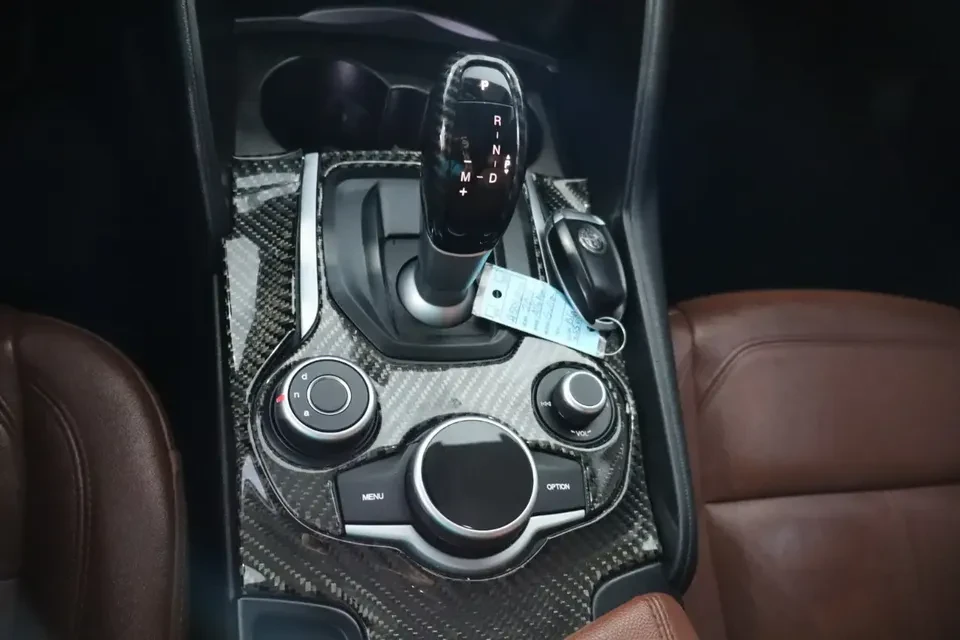 2017 Alfa Romeo Giulia - Image 11 of 20