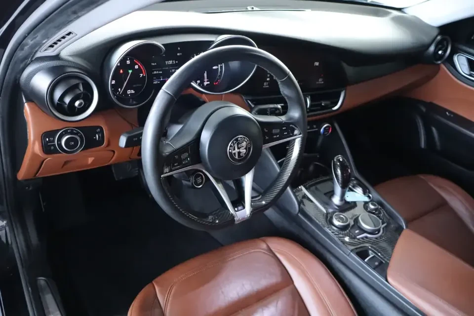 2017 Alfa Romeo Giulia - Image 8 of 20