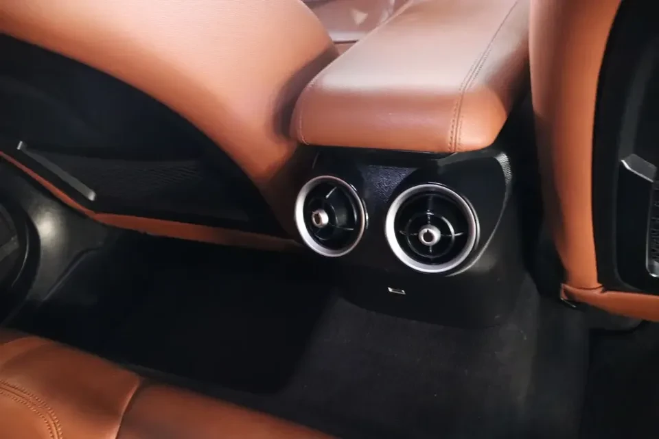 2017 Alfa Romeo Giulia - Image 17 of 20