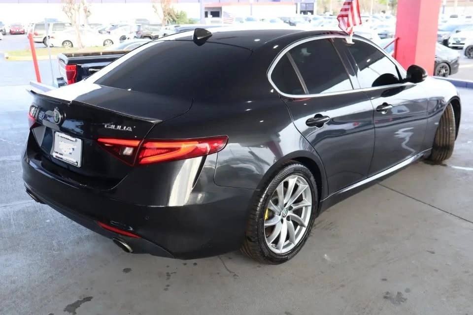 2017 Alfa Romeo Giulia - Image 3 of 20