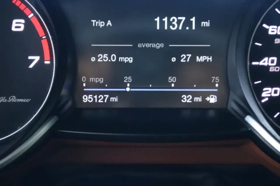 2017 Alfa Romeo Giulia - Image 10 of 20