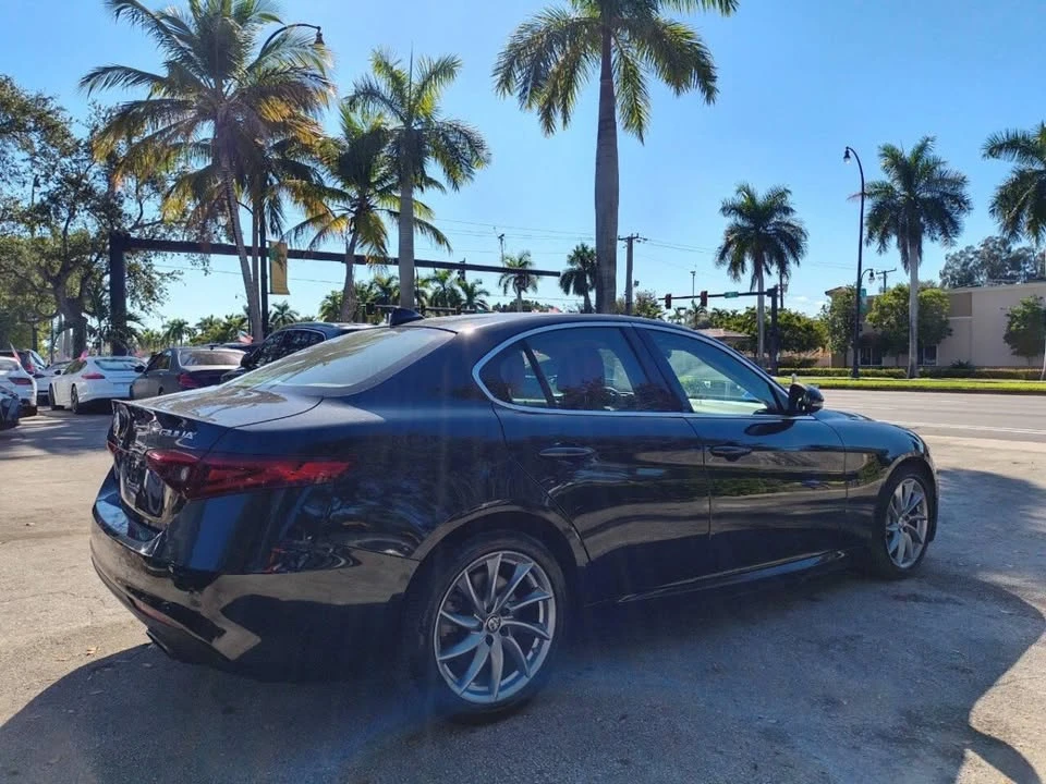 2017 Alfa Romeo Giulia - Image 7 of 20
