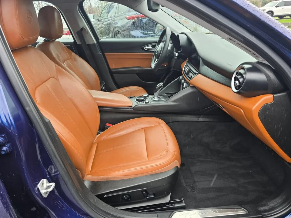 2017 Alfa Romeo Giulia - Image 11 of 20