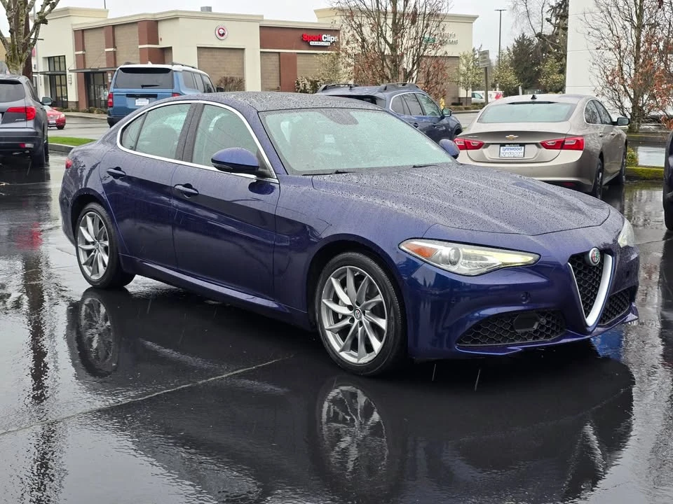 2017 Alfa Romeo Giulia - Image 15 of 20