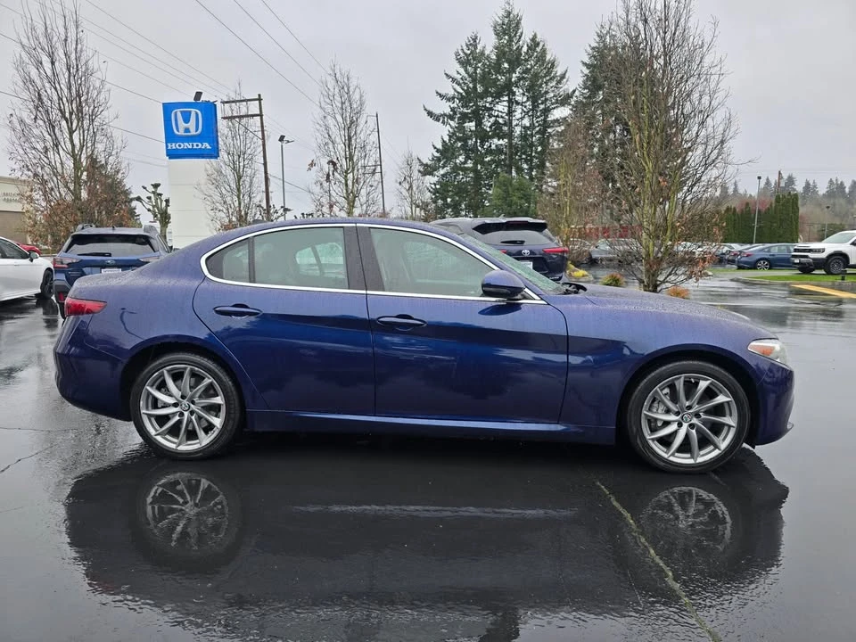 2017 Alfa Romeo Giulia - Image 16 of 20