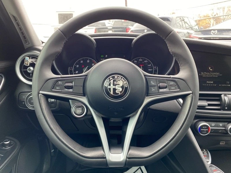 2017 Alfa Romeo Giulia - Image 14 of 19