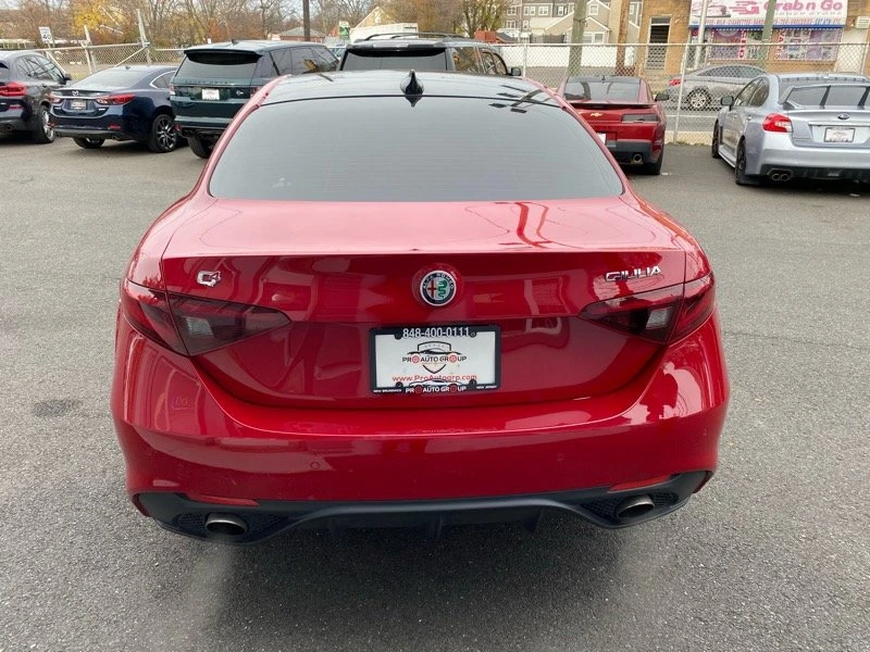 2017 Alfa Romeo Giulia - Image 5 of 19