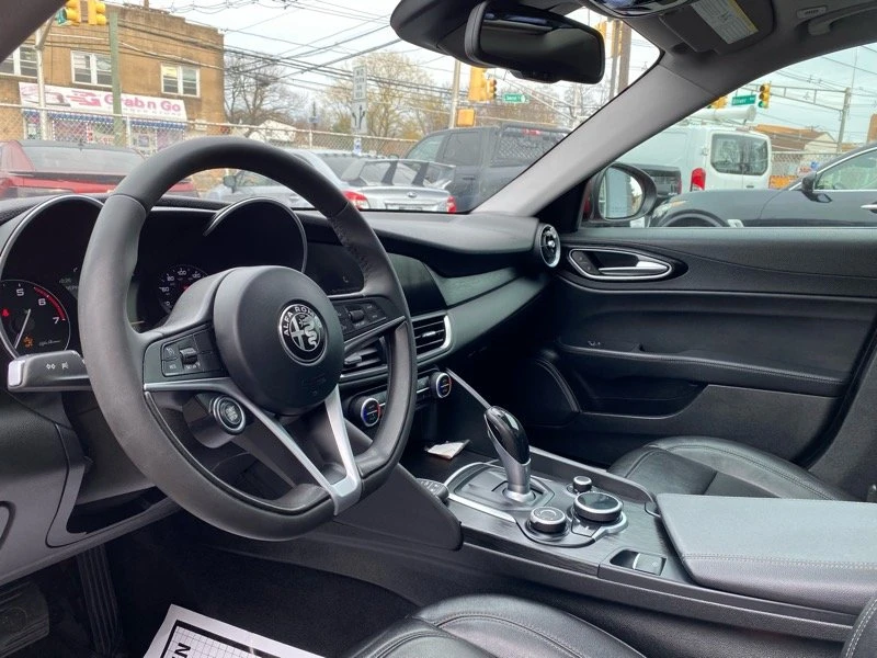 2017 Alfa Romeo Giulia - Image 7 of 19