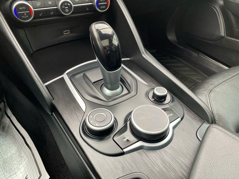 2017 Alfa Romeo Giulia - Image 11 of 20