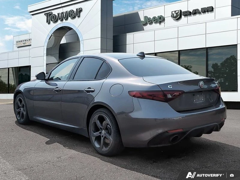 2017 Alfa Romeo Giulia - Image 5 of 12