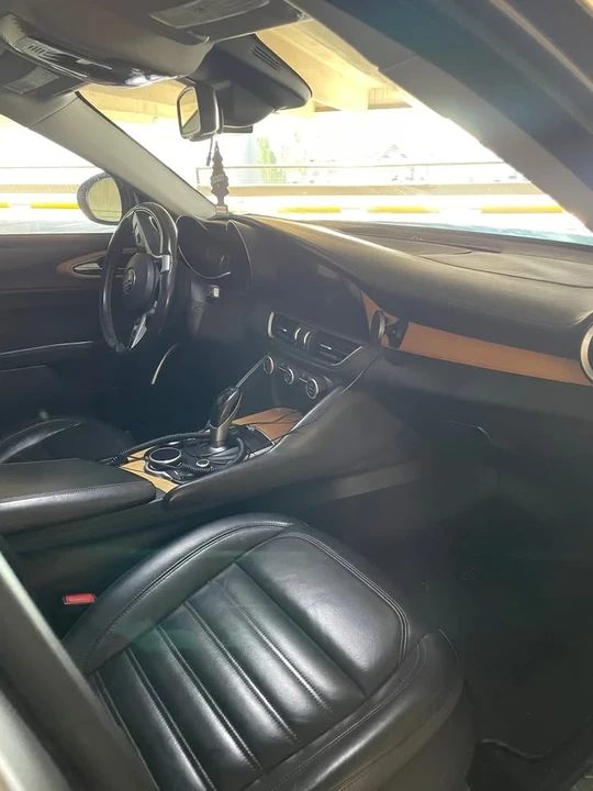 2017 Alfa Romeo Giulia - Image 7 of 16