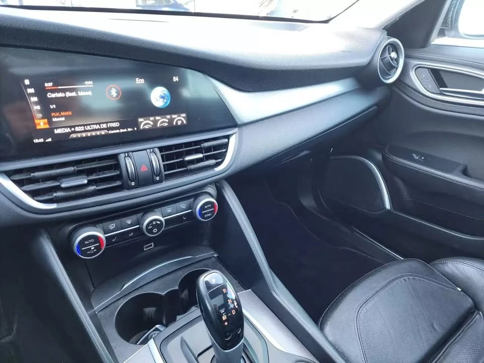 2017 Alfa Romeo Giulia - Image 9 of 11
