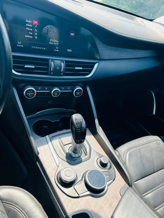 2017 Alfa Romeo Giulia - Image 20 of 20