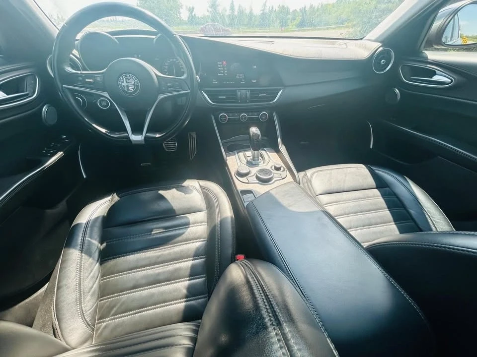 2017 Alfa Romeo Giulia - Image 16 of 20