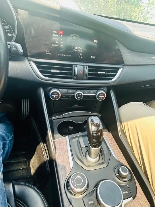 2017 Alfa Romeo Giulia - Image 18 of 20