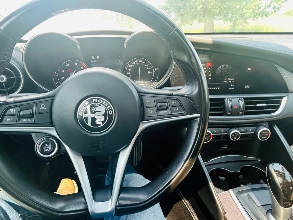 2017 Alfa Romeo Giulia - Image 17 of 20
