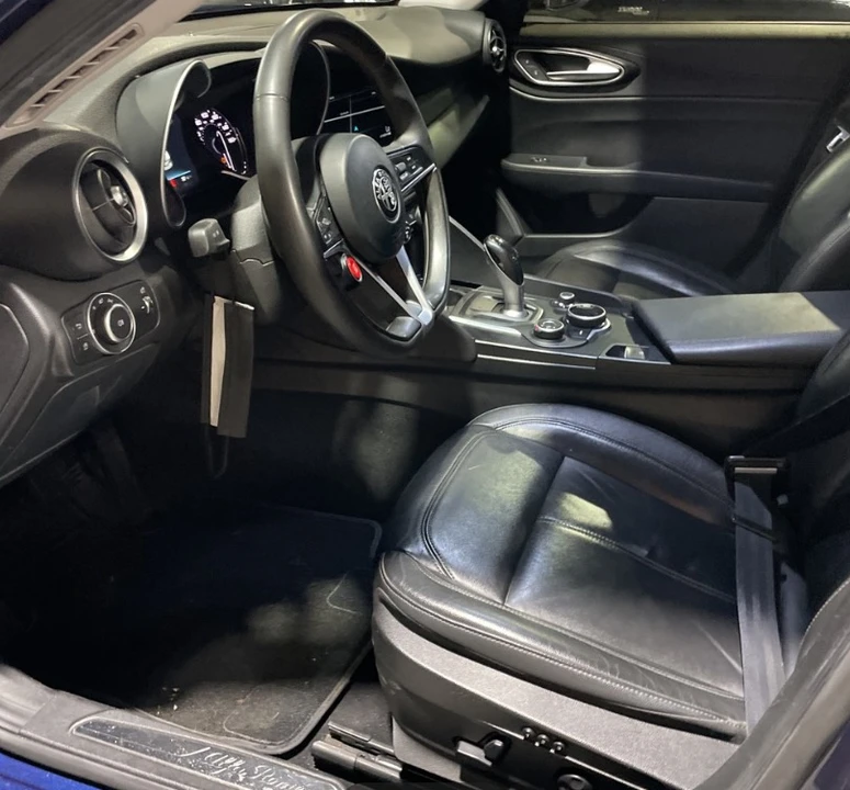2017 Alfa Romeo Giulia - Image 7 of 13